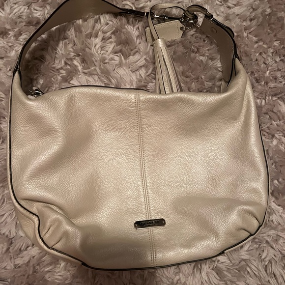 Coach Purse like brand new very immaculately clean - Picture 1 of 13
